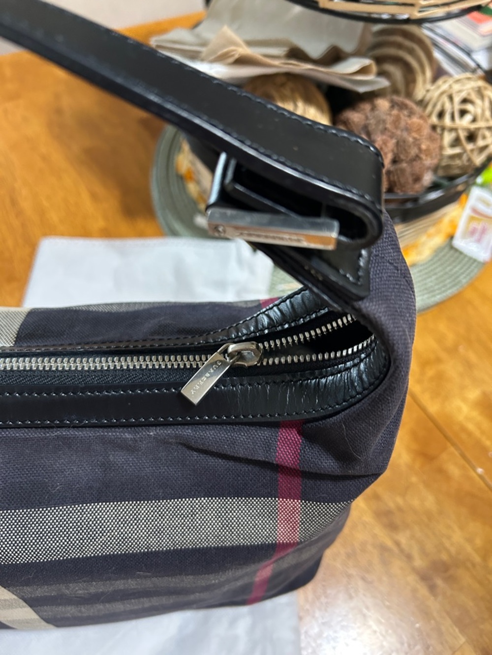 Burberry Canvas Classic Plaid Shoulder Bag in Black and Beige with Red Stripe - Picture 5 of 7